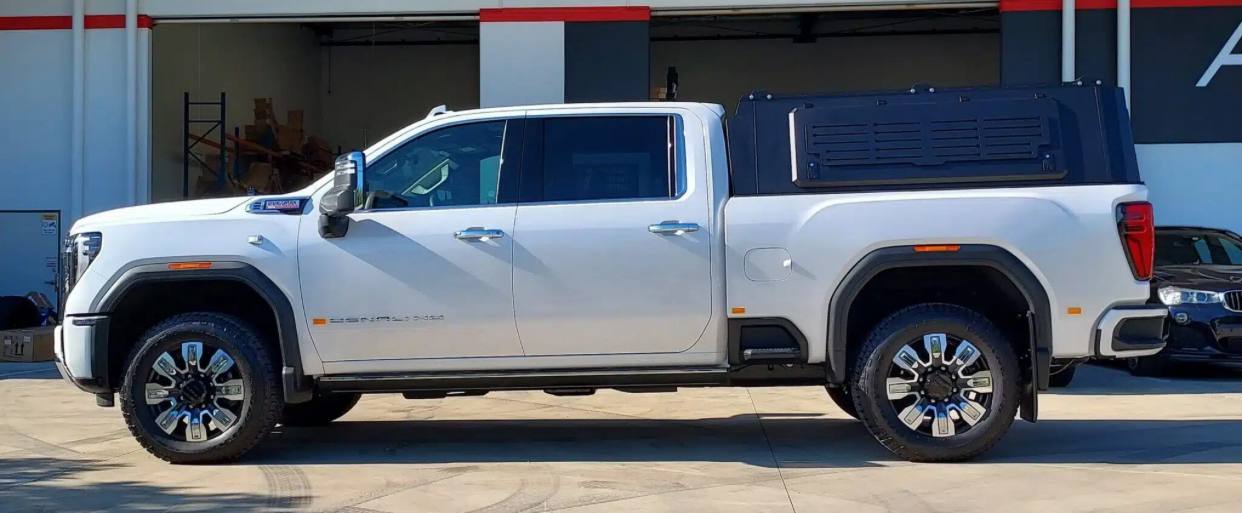Кунг алюмінієвий LuxCap Standart для GMC Sierra 1500 Crew Cab 2020-2025 (довжина 6′ 5″)